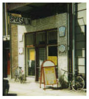 Spisesalonen i Sorgenfrigade - Juni 1999. Sandwichmanden er blevet udskiftet med et ordinrt sandwichskilt